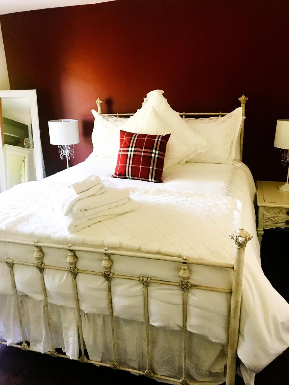 The Tartan House Bed & Breakfast Ajax Exteriér fotografie