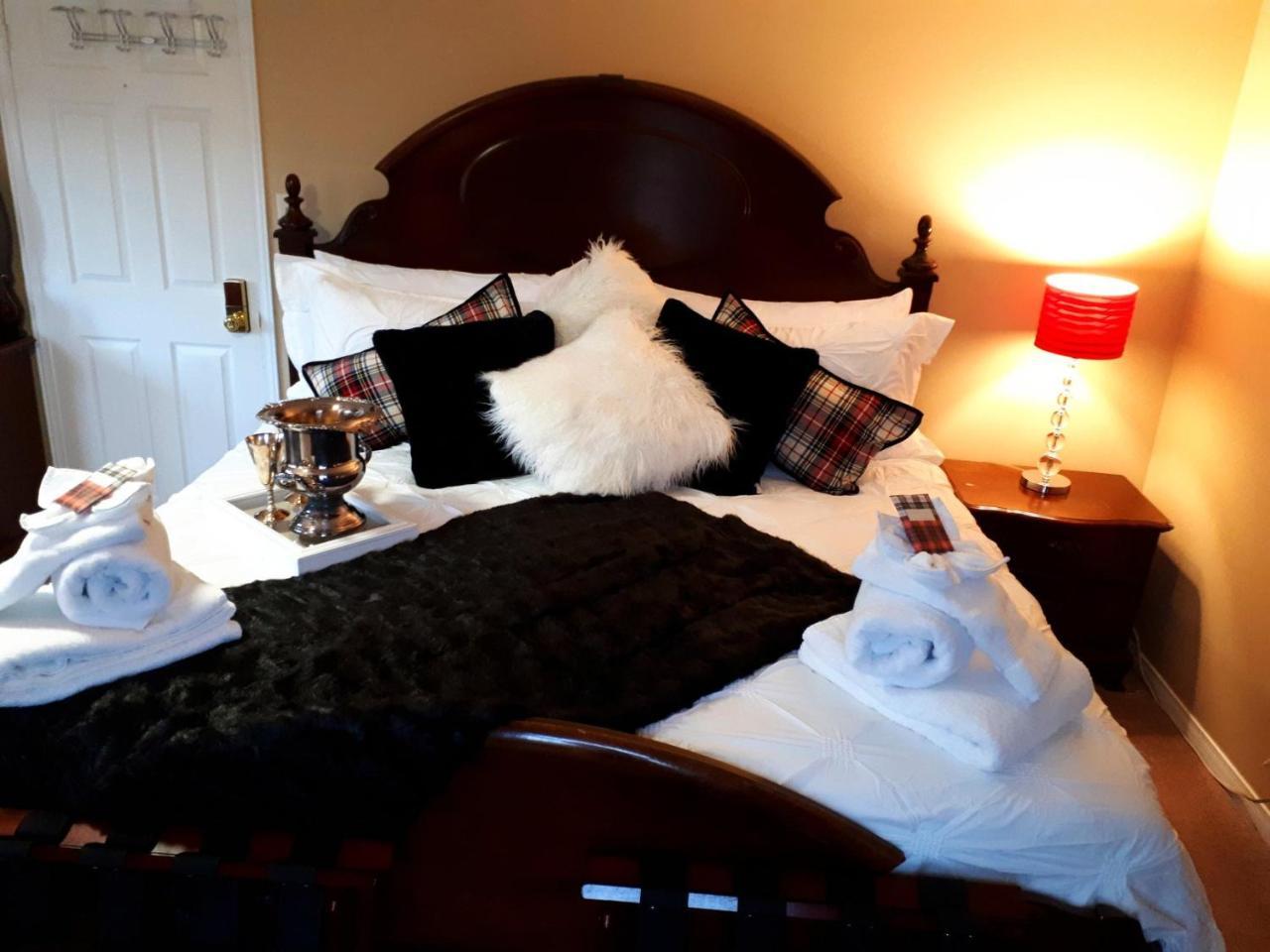 The Tartan House Bed & Breakfast Ajax Exteriér fotografie