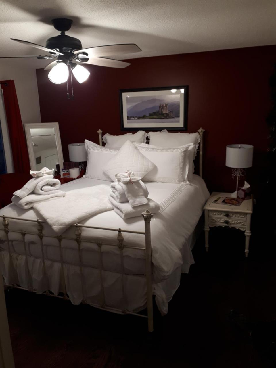 The Tartan House Bed & Breakfast Ajax Exteriér fotografie